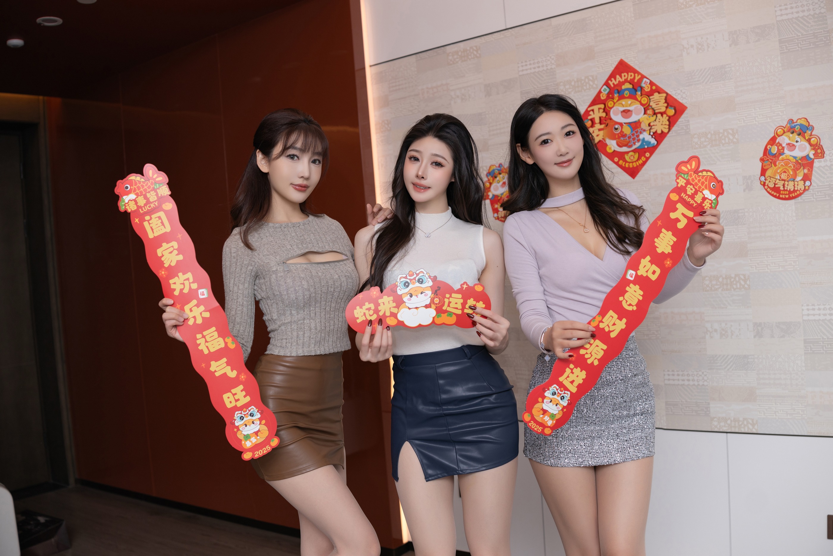 图片[1]-是小逗逗 – NO.007 陆萱萱唐安琪 三姐妹闹新春[101P]-XikXak